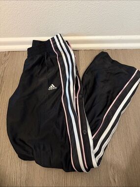 Adidas vintage y2k track pants. Snap buttons, amazing condition.
